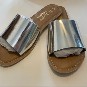 NWT Coconuts by Matisse Cabana Slide in Silver, Size 7